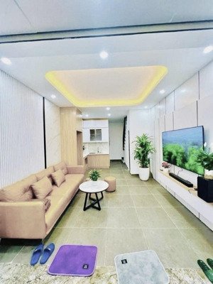 siêu phẩm cầu giấy - 6 tầng thang máy - xây mới đón tết - 45m ra phố hoàng quốc việt - nở hậu