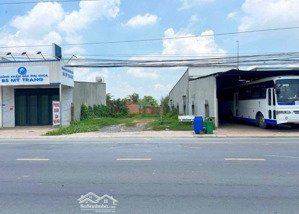 chính chủ kẹt tiền bán nhanh lô đất mặt tiền đường 300m2 chỉ 950tr sổ sẵn