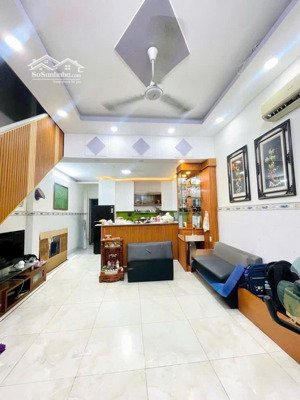 cực hiếm nhanh mới kịp ae ơi.chủ bán trước tết giảm còn 2tỷ2.nhỉnh 2t có ngay sài gòn.