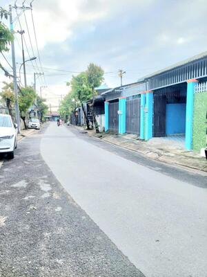 Cho thuê nhà cấp 4 mặt tiền Thới Tam Thôn 15-Hóc Môn.Dt 5,5x20~gác lững~6tr