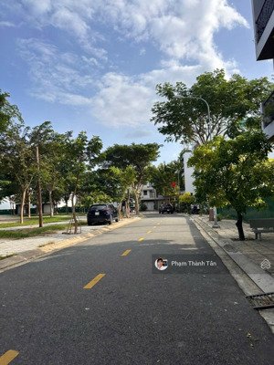 bán nhà có sổ hồng, đối diện công viên, hướng đông nam mát mẻ