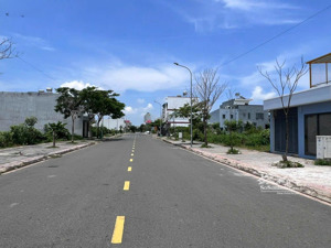 chính chủ gửi lô góc thoát hiểm mặt tiền hồ tùng mậu hưng việt