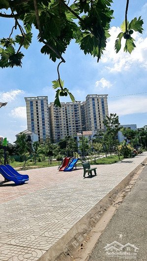 bán 1 cặp đất dự án đông thủ thiêm ( có sổ cá nhân ) giá 106tr/m trục chính giá 125tr/m