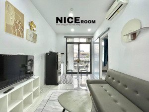 căn hộ 1 phòng ngủ sang trọng, ban công gần khu phan xích long