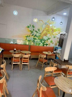 cho thuê nhà mặt phố nguyễn thị định dt 100 m2 x 4 tầng, mt 10 m, đỗ xe được