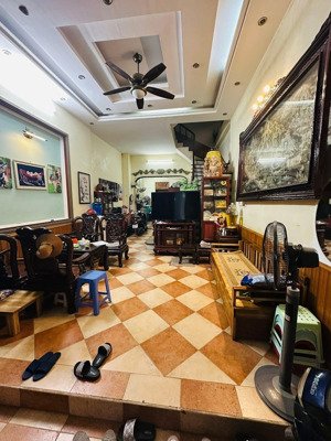 bán nhà phân lô vỉa hè hoàng quốc việt, 2 thoáng, gara ô tô, kinh doanh, văn phòng.