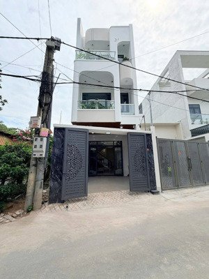 bán nhà 1 trệt 2 lầu (hoàn công) phường biên hoà( bửu hoà củ). dt: 4,4x16=72m2. giá: 4tỷ350