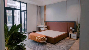 duy nhất căn hoa hậu xẻ khe rẻ nhất thị trường giá chỉ 12.2tỷ. lh 