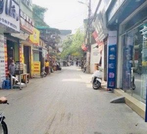 bán đất tặng nhà cấp 4 ngô gia tự dt:52m2, mt:4m2,vị trí vip ,cạnh chợ,trường học,giá hơn 7tỷ