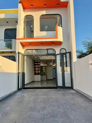 1 tỷ nhận ngay nhà tương bình hiệp, tdm, nhà mới đẹp, đường vào 6m, nở hậu. hỗ trợ ngân hàng