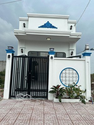 bán nhà mới 3 phòng ngủ khu dân cư đông phú hậu giang