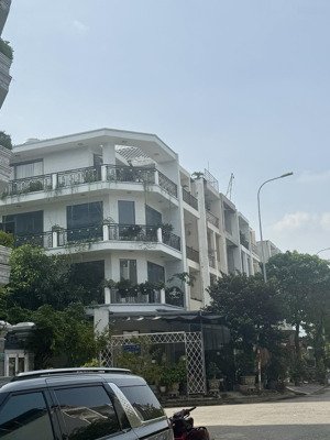 giảm 2 tỷ. bán gấp nhà mặt tiền 4 tầng, (8m x 20m), tặng full nội thất 2 tỷ, đường cao lỗ, quận 8