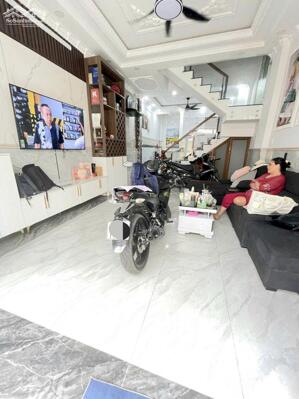 Phan Xích Long, Phú Nhuân, nhà đẹp ở ngay, 4 Tầng, gần mặt tiền, ngang 4m,128m2 DTsd, 6.45 Tỷ