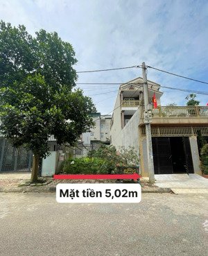 chính chủ bán cắt lỗ 200tr mảnh đất mặt đường ql21, trung tâm thị trấn, dt 99m2 giá 680tr bao phí