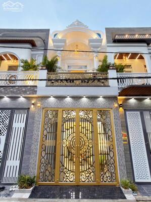 Nhà trệt lầu rộng Full nội thất - Đậu được ô tô - Gần trường đại học Y Dược Cần Thơ