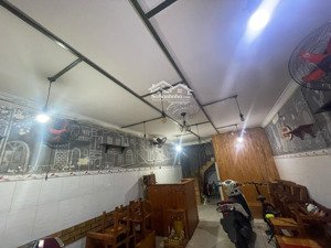 sáng nhượng quán cà phê nhỏ xinh