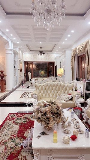 bán biệt thự tân cổ điển góc 2 mặt tiền đ yên thế, p.2,q,tân bình dt: 5x 14m, hầm 4 lầu thang máy