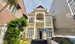 biệt thự mặt tiền ngay bv thành phố, 430m2, tặng full nội thất, chủ bán gấp, có hồ bơi lớn