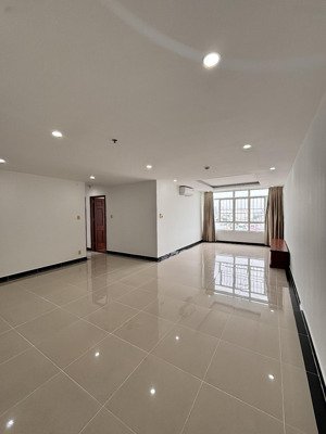 cho thuê căn hộ giai việt q8 150m2 3pn nhà trống nhận ngay 15tr. lh 