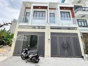 nhà phố mới tinh ngay giga mall phạm văn đồng đường ô tô sổ hồng hoàn công