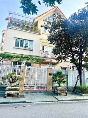 cho thuê nhà biệt thự làng viêt kiều châu âu, nguyễn văn lộc mỗ lao. 250m x 3,5t, bt đơn lập