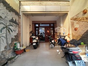 hàng kín giảm 1,5 tỷ bán định cư nhà mt nguyễn thượng hiền (botanic) 4,3x25m 3 tầng. còn 16,5 tỷ tl