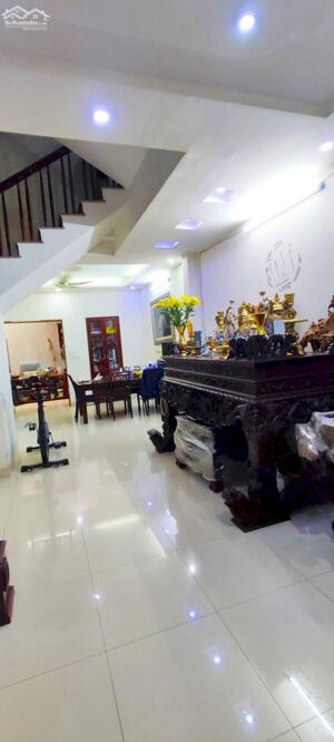 Bán nhà Võ Chí Công 68m2 vị trí đẹp cách oto 25m có ô chờ thang máy 12.5 tỷ