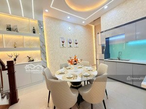 bán nhà đường thạnh lộc 13 - sát bên công viên