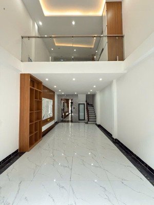 bán nhà việt hưng 50m - 6 tầng - lô góc - ô tô vào nhà - xem là ưng