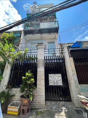 bán nhà hxh 5m thông đườngphú thọ hòa, p. phú thọ hoà_ q. tân phú
dt: 4mx17m , đúc 4,5 tấm