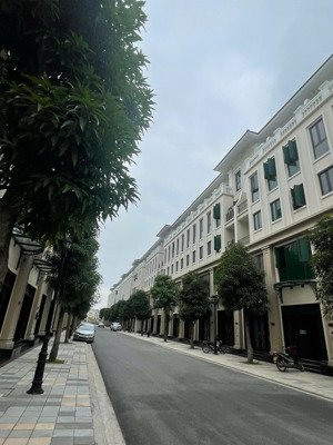 vin 3: cần bán nhanh căn vịnh tây dt 60m2, áp góc 10 toà chung cư mtr, giá 9,x tỷ, thuận lợi kd