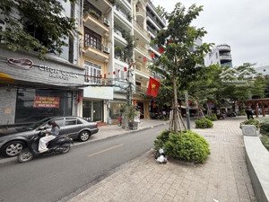 chính chủ bán toà nhà văn phòng mặt phố la thành - ba đình vị trí vàng vành đai 1 vỉa hè kinh doanh