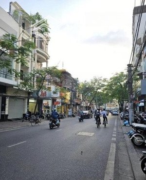 nhà 3 tầng mặt đường lê lợi, ngay ngã tư thành đội, giá rẻ nhất phân khúc