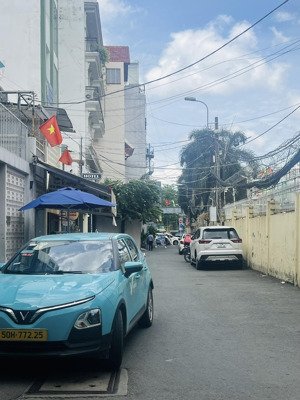 bán nhà nguyễn trãi q1 , hxh 8m oto ngủ nhà, bề ngang lớn , gần mặt tiền , nhỉnh 7 tỏi