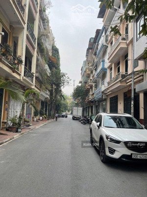 cho thuê nhà nguyên căn ngõ 348 kim giang, dt 70m*4 tầng, vị trí thoáng đẹp, oto đỗ thoải mái, 18tr