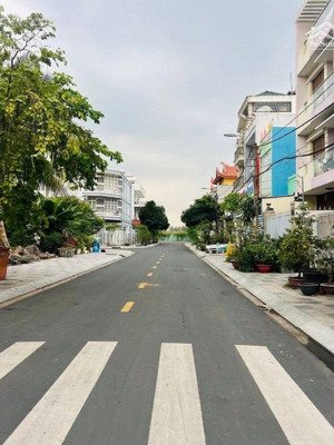 6 tỷ 400 thương lượng, nhà 4 tầng, mặt tiền kinh doanh, diện tích : ngan 5 mét - dài 17 mét