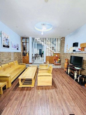 nơi an cư cho con đi học ở làng đại học, 70m2 3 tầng kiên cố, cạnh đại học kinh tế luật đh quốc gia