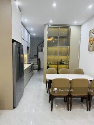 cho thuê nhà 7 tầng nguyễn văn cừ bồ đề long biên ô tô vào nhà full nội thất