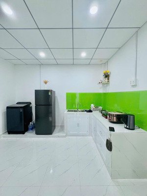 nhà cho thuê ngày/ tháng/ đầy đủ tiện nghi/ có ban công