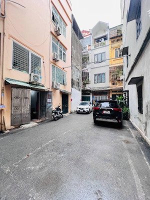 phân lô tô hiệu 42m/ 3 tầng, ô tô lùi cửa, dân xây kiên cố. kd văn phòng. vị trí đắc địa. giá 8ty9