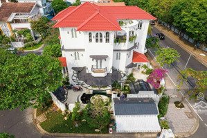 bán biệt thự giá rẻ đường cửu long, p2, tân bình. dt: 332m2 (12x30m), 5 tầng, full nội thất. 65 tỷ