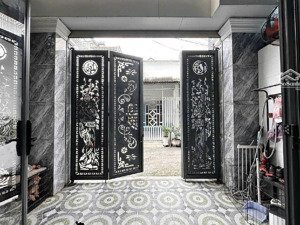 bán nhà đẹp 3 tầng , hẻm 5m, nội thất xịn sò - ngay trung tâm q9 - dòng tiền tốt .