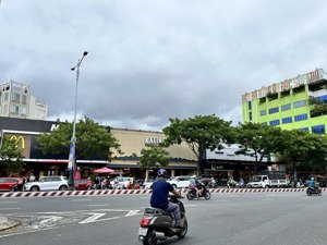 chính chủ chào bán tòa nhà 5 tầng nguyễn văn linh rất đẹp