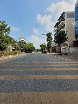 bán đất khu đấu giá tt5 - đối diện ruby city- kinh doanh siêu đỉnh- vỉa hè đá bóng. dt:100m2, mt:5m