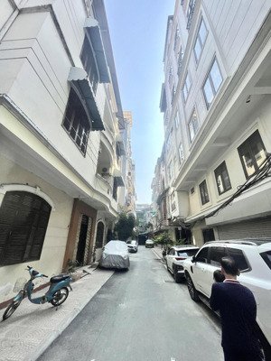 nhà hơn 20 tỷ thang máy - phân lô - oto - kinh doanh - ngõ thông tứ tung - gần ngã tư sở.