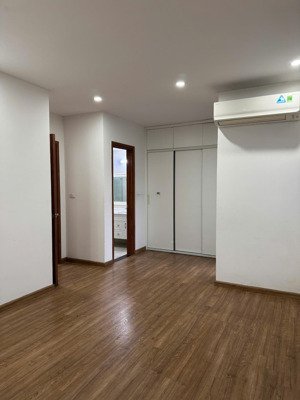 chính chủ bán căn hộ 2 phòng ngủ 80m2 chung cư hoàng thành pearl, nhà mới chưa ở. lh 