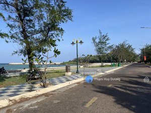 lô đất gần 1000m2 vị trí ngay trung tâm của đảo phú quý, cách công viên biển cafe 100 mét
