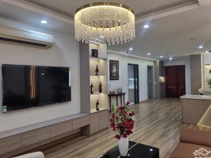 bán gấp căn hộ chung cư 3pn tại ngoại giao đoàn, 13,5 tỷ, 130m2 tầng trung view thoáng, full nt