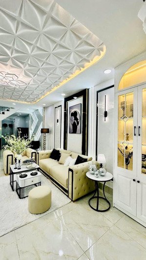 chính chủ bán nhà full nội thất diẹn tích lớn khu vực sầm uất