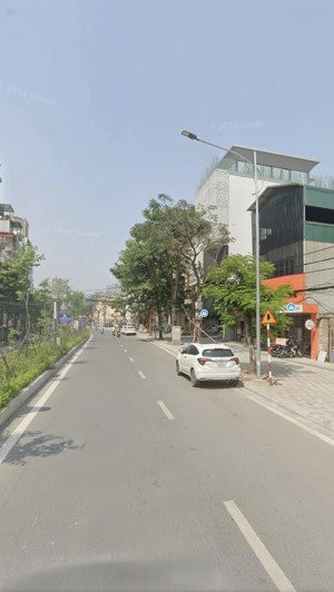 bán đất mặt phố lạc long quân - vỉa hè rộng. 210m2 - mt18m - giá 144 tỷ.